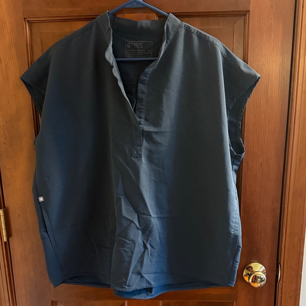 Stylish Navy Blue Sleeveless Scrub Top